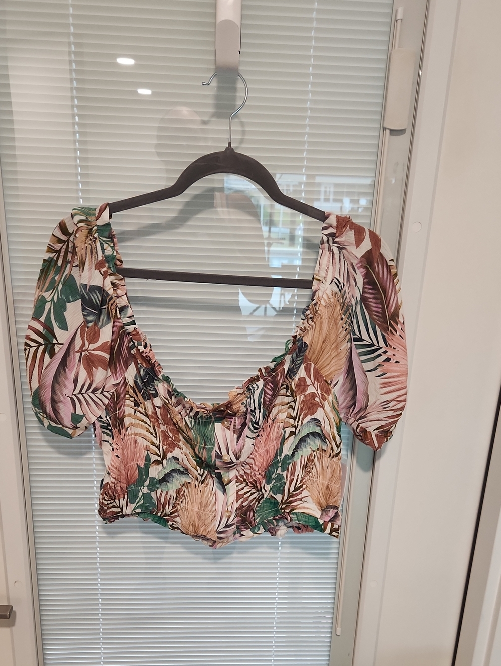 Hurley Tropical Print Puff Sleeve Crop Top in Multi